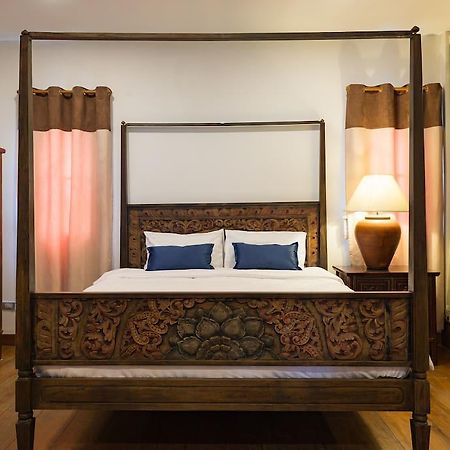 Artisan'S Antique House - Silom Villa กรุงเทพมหานคร ภายนอก รูปภาพ