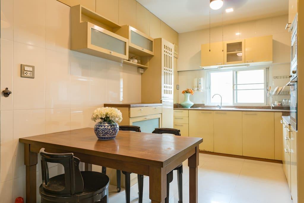 Artisan'S Antique House - Silom Villa กรุงเทพมหานคร ภายนอก รูปภาพ